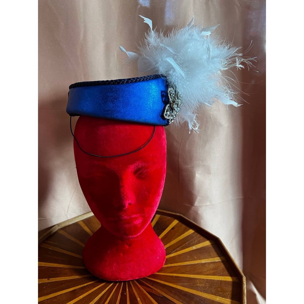 Elegant Blue Vintage Fascinator Hat with White Feather Accent Burlesque - Picture 9 of 16
